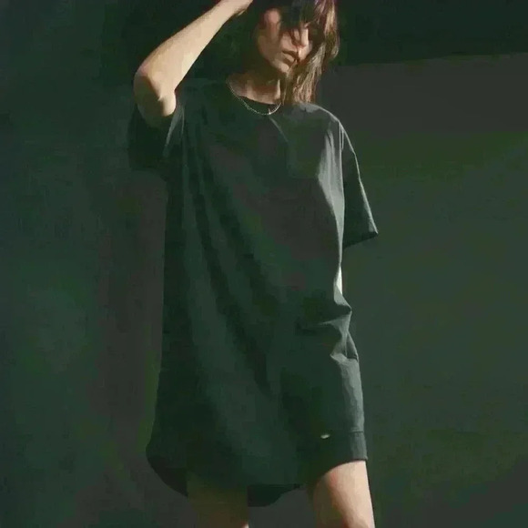 NWT - SER.O.YA Jonas Distressed Mini T-Shirt - Picture 3 of 15